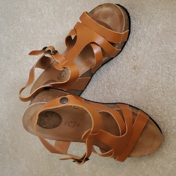Uma Brown Leather Strappy Wedges - Picture 2 of 7